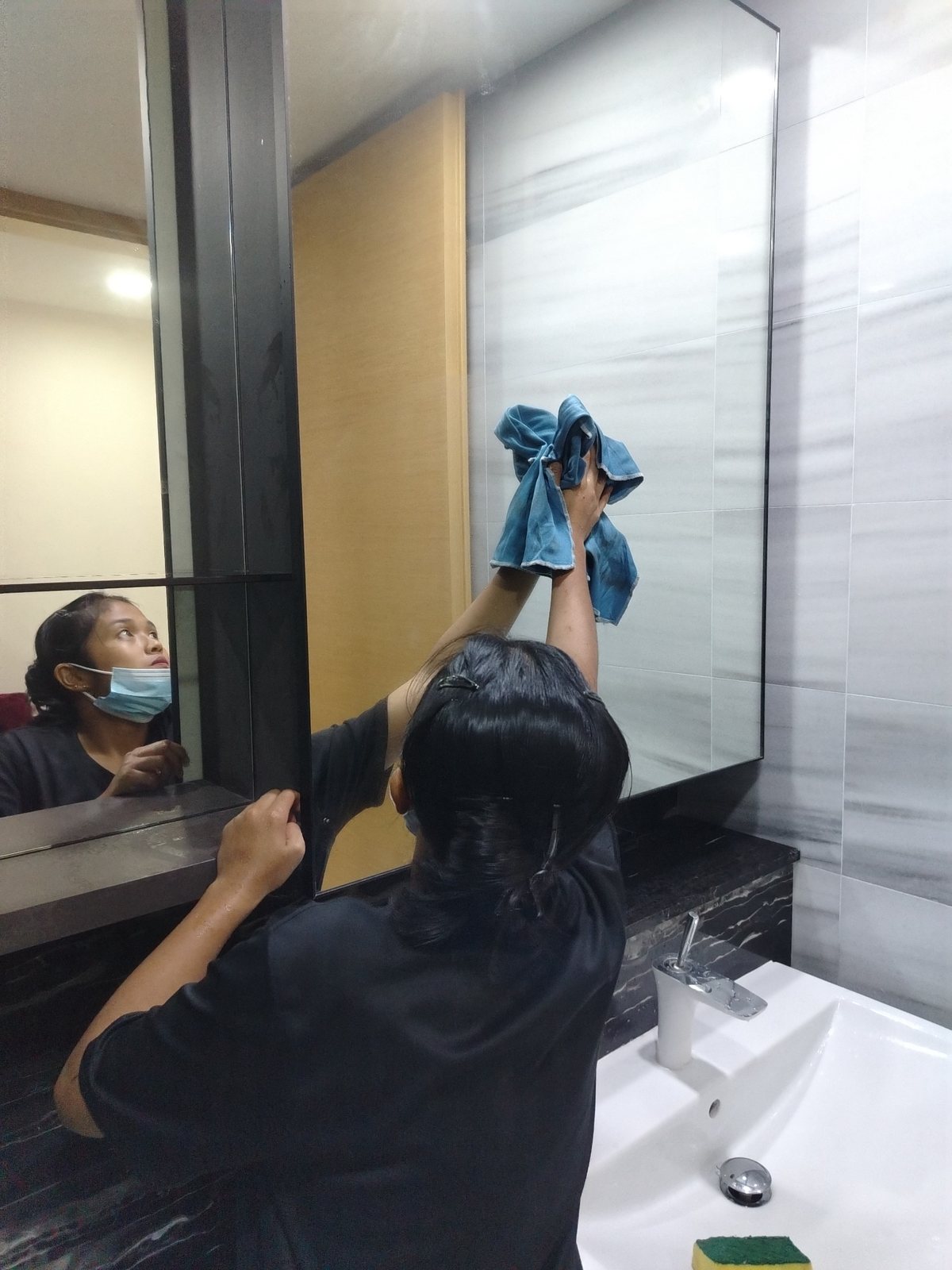 Bathroom mirror cleaning